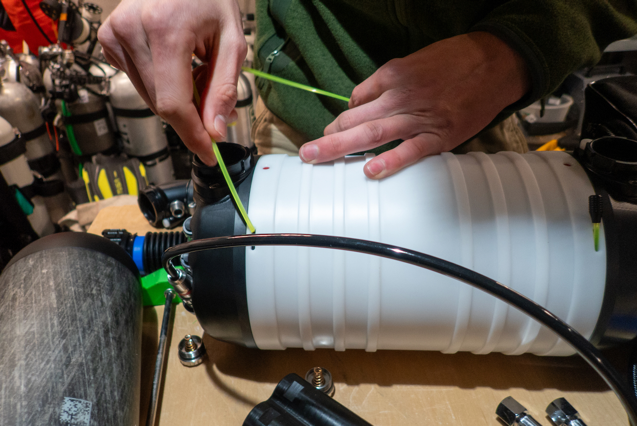 Routing hoses through the head unit, diluent cylinder connected