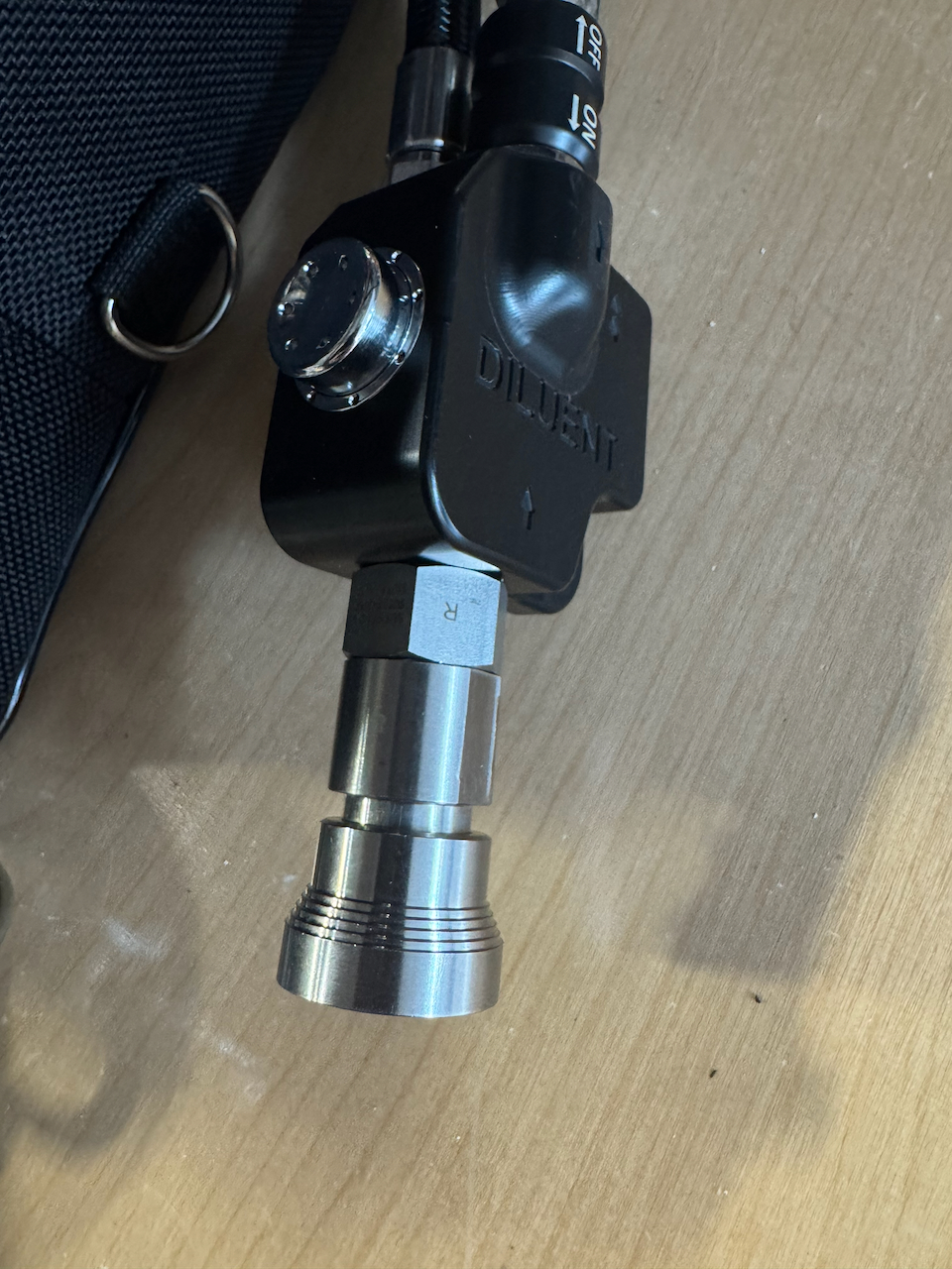 Swagelok QC6 connector on the diluent MAV, disconnected