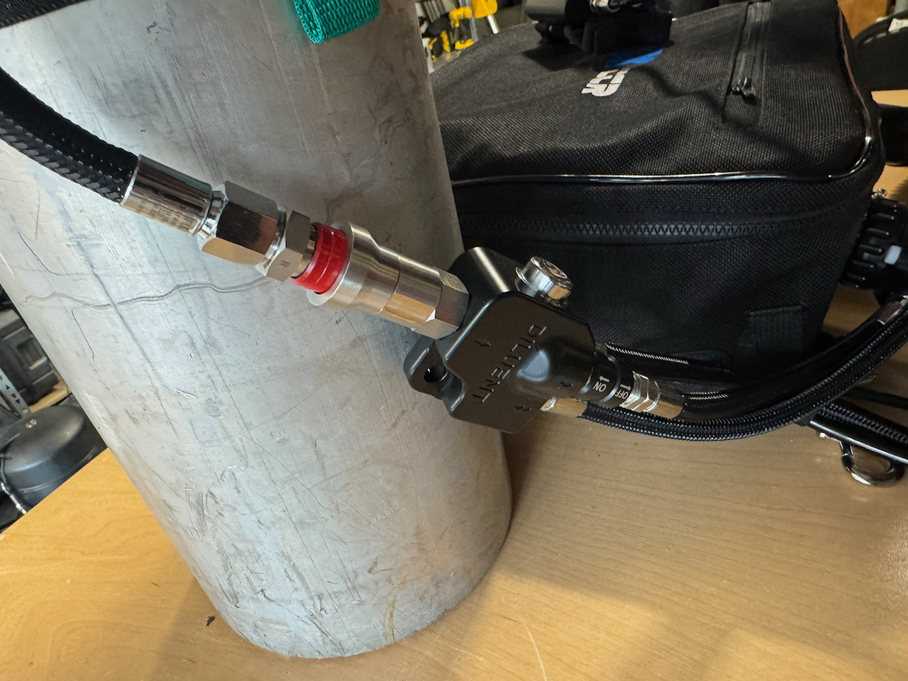 Swagelok QC6 whip connected to the diluent MAV