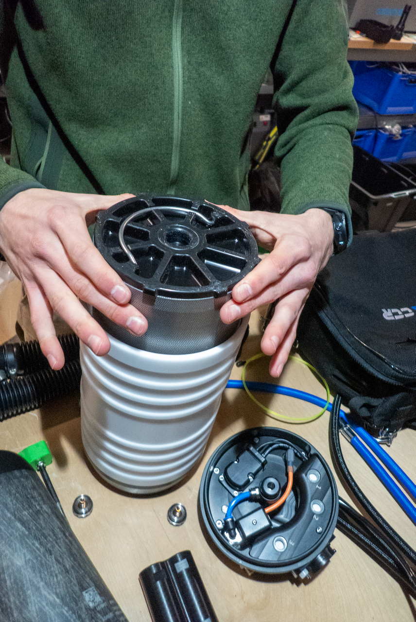 Fitting the top diffuser plate onto the scrubber canister